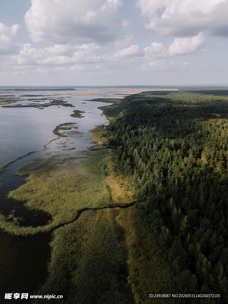 湖畔森林美景俯瞰自然风景风光
