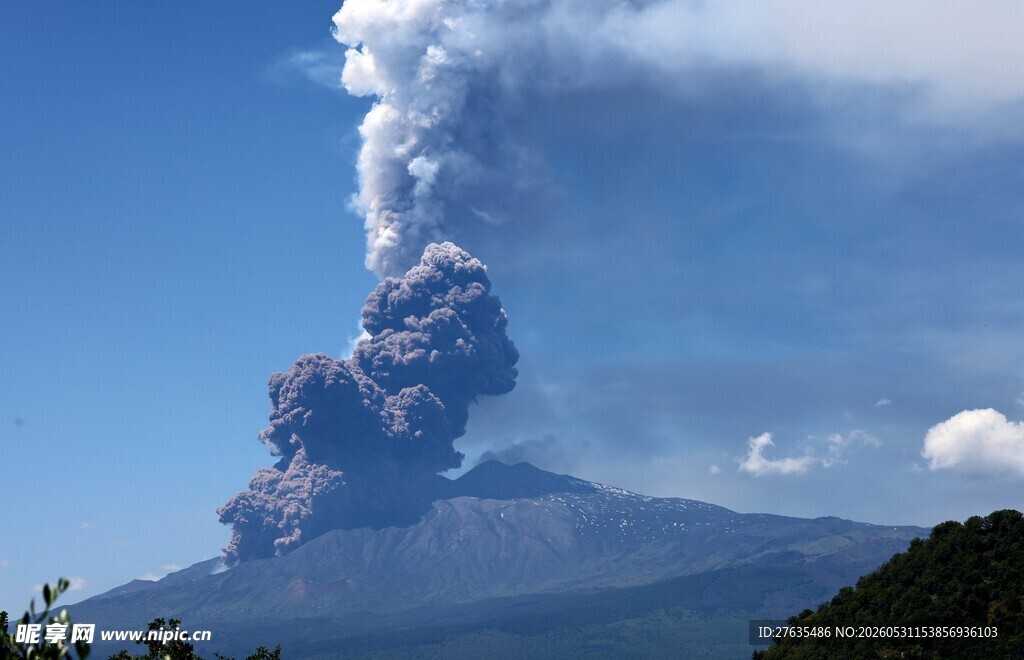 火山喷发壮观景象
