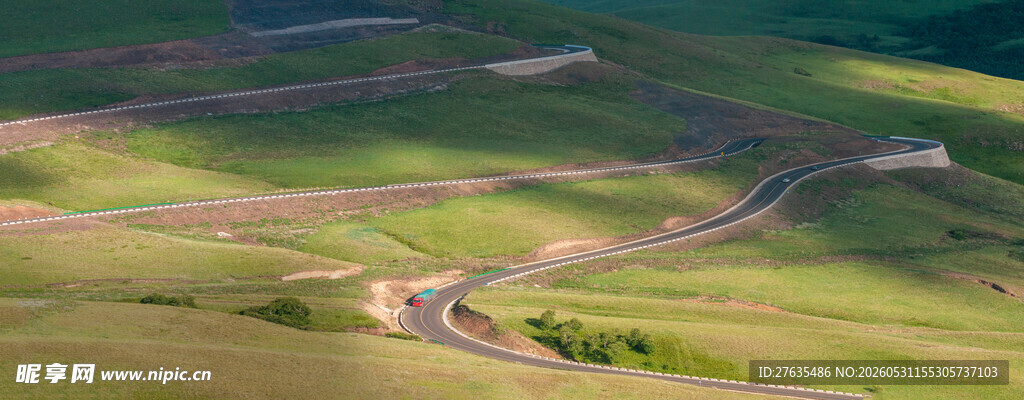 山间蜿蜒公路美景