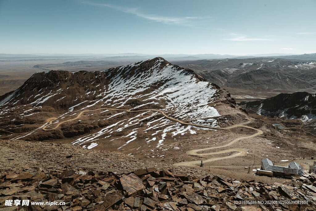 雪山峻岭壮丽风光