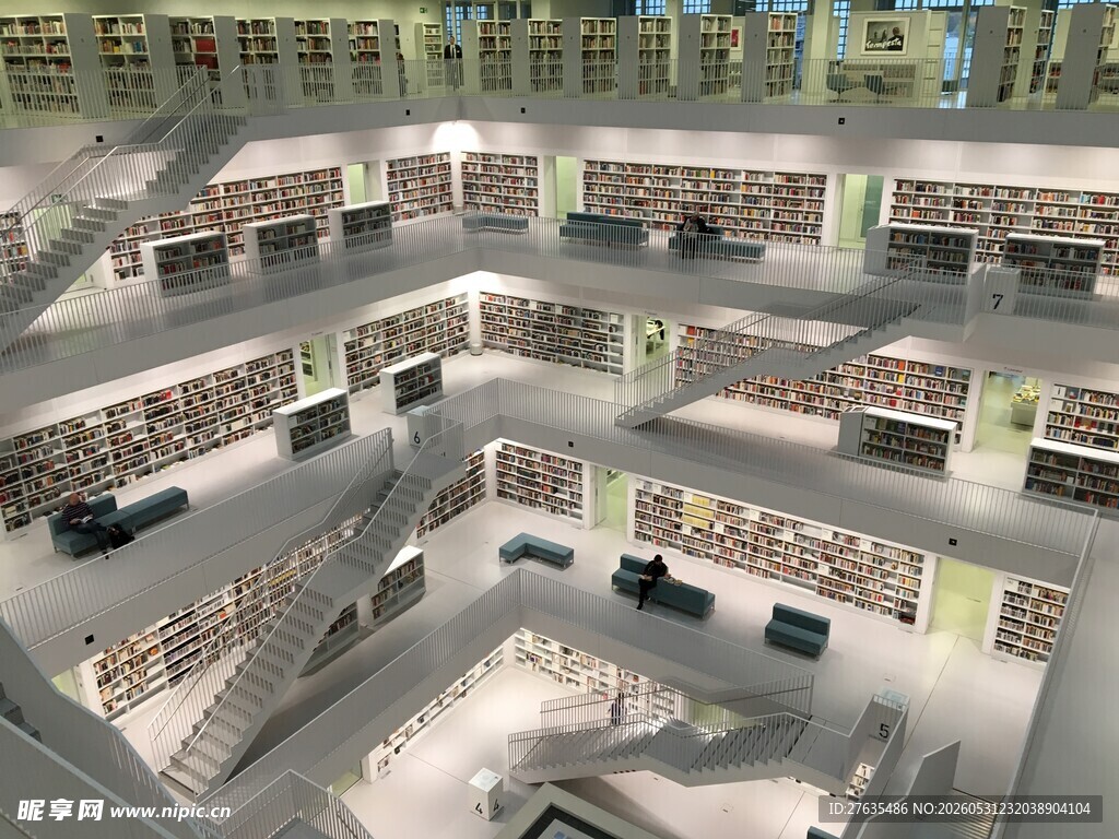 现代多层图书馆内部景观