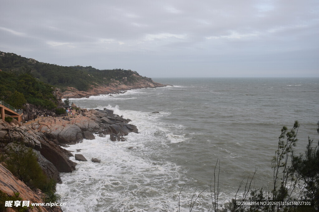海岸风光  海浪拍击岩石
