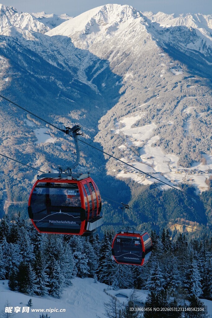 雪山缆车美景