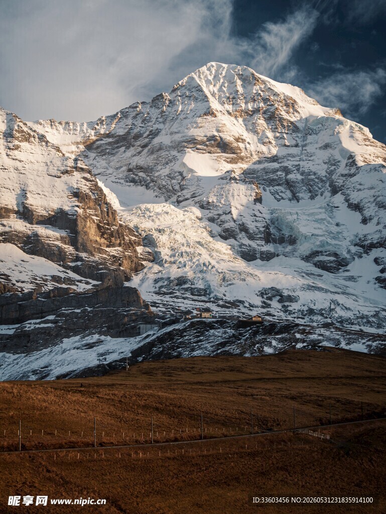壮丽雪山景观