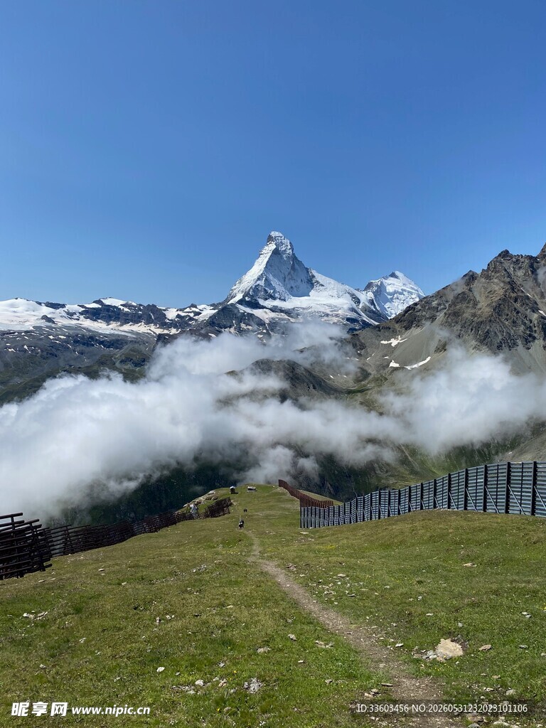 阿尔卑斯山壮丽云海景观
