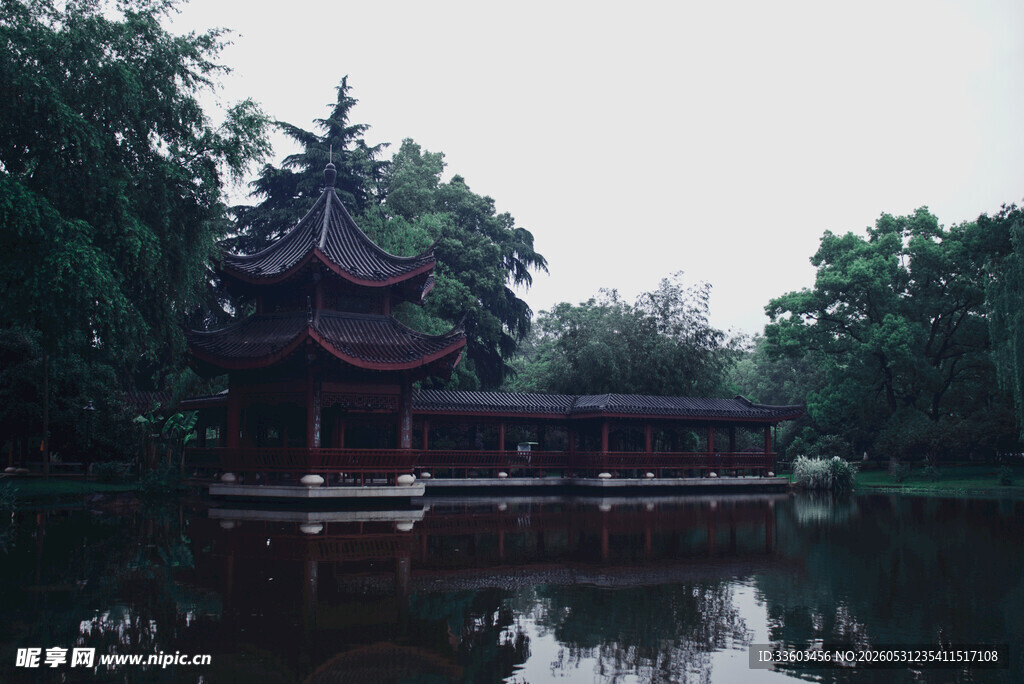中式湖畔古亭景观