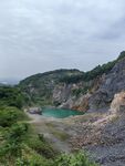 山间矿坑景观湖水碧绿