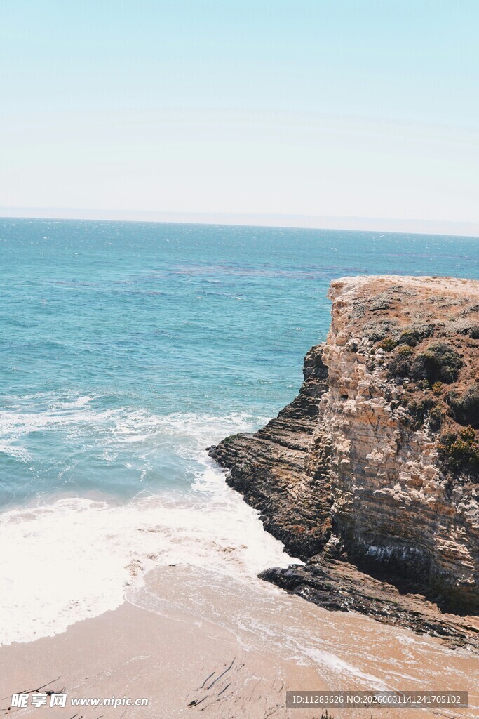 海边礁石海浪