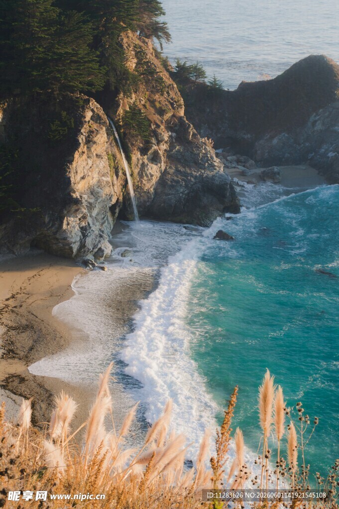 海岸美景海浪