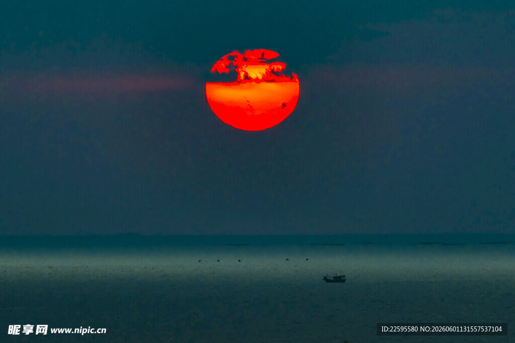三亚湾海上落日美景