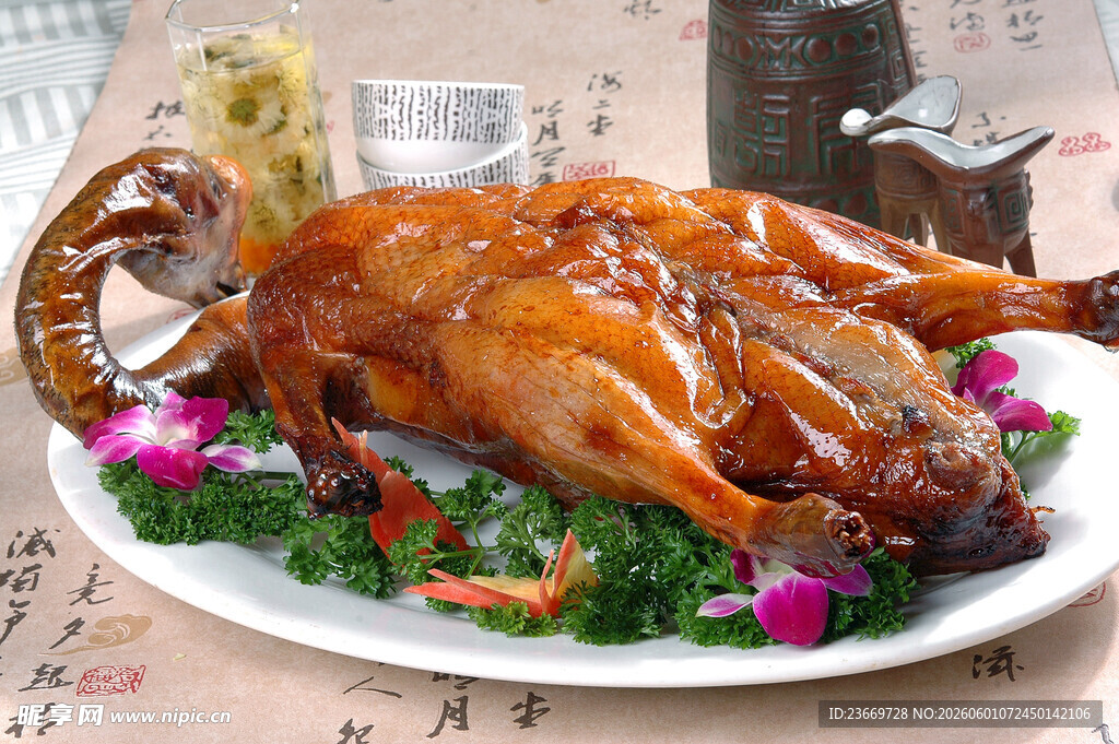 美味烤鸡摆盘精致诱人
