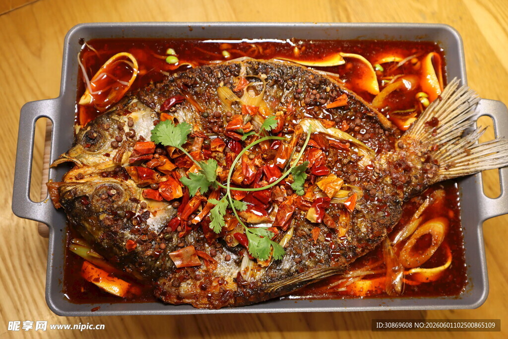 香辣烤鱼诱人美食盛宴
