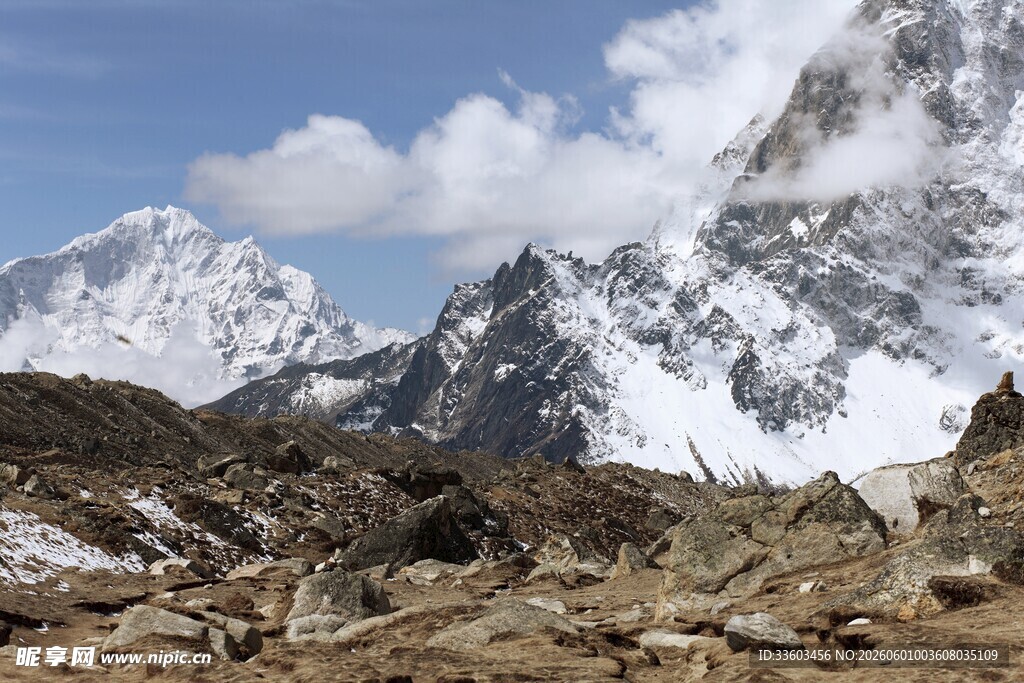 壮丽雪山景观