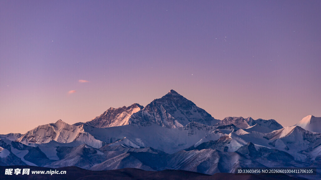壮丽雪山日落美景