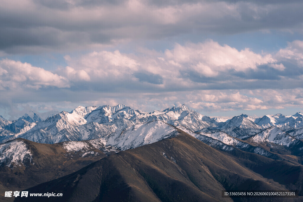 壮丽雪山景色