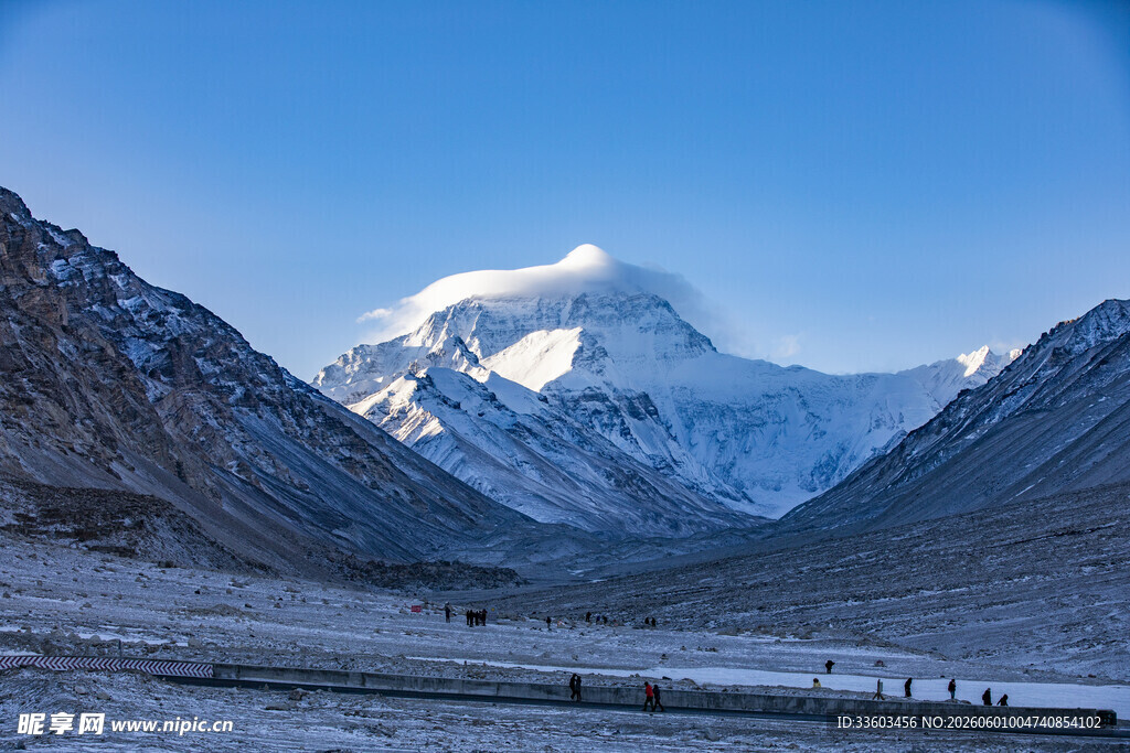 壮丽雪山景观
