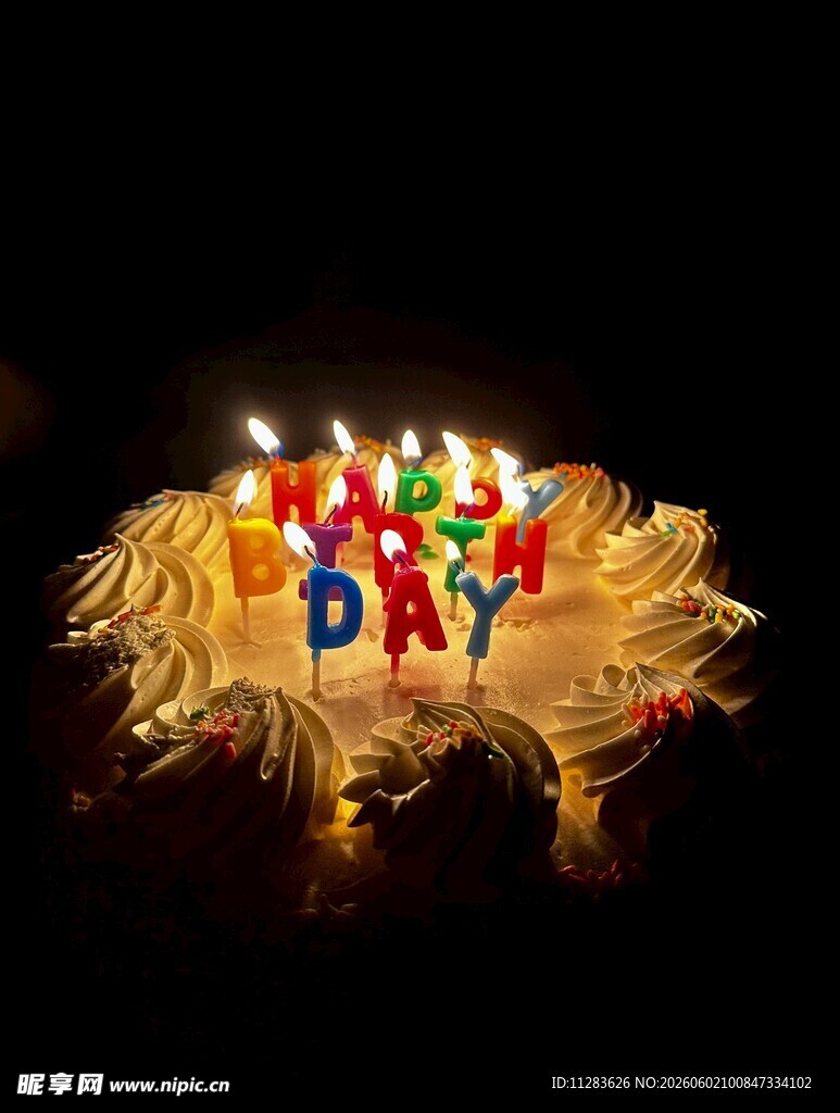 生日蛋糕上点