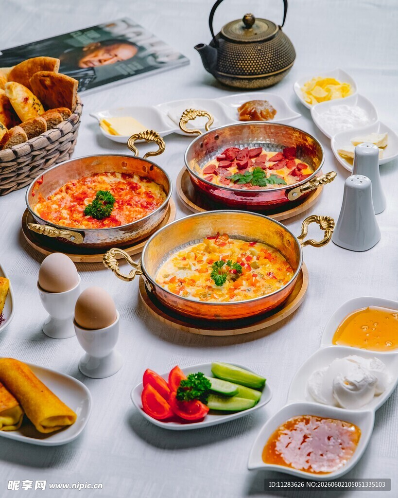 丰盛多样早午餐美食集合