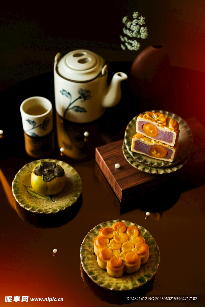 中式茶点与茶具展示