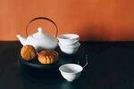 中式茶具与点心组合