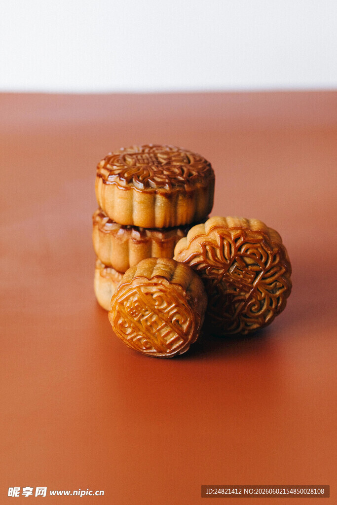 传统美味月饼堆叠展示