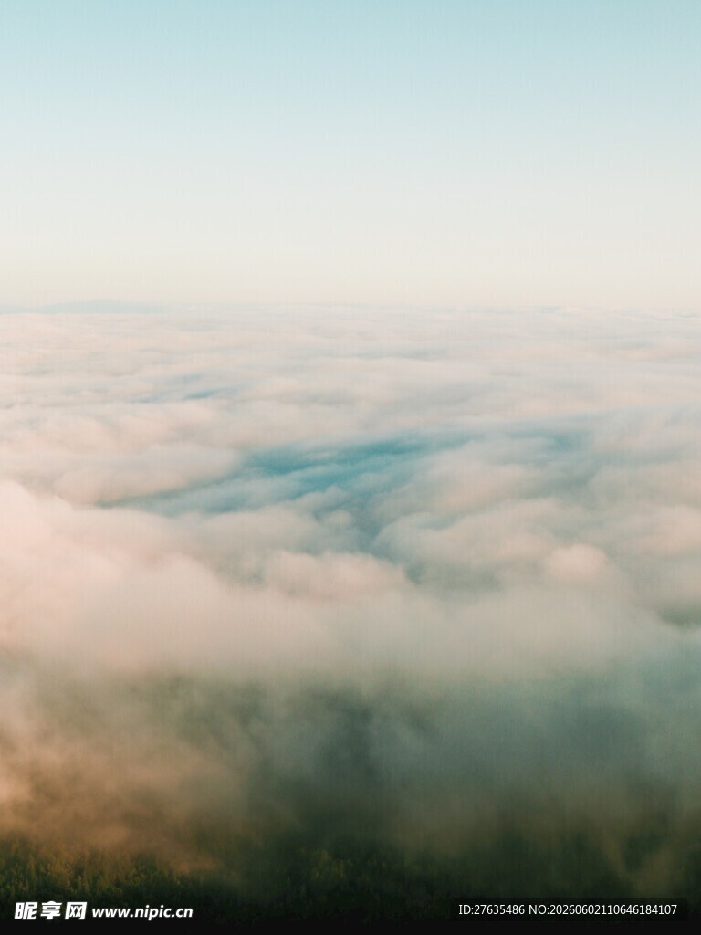 高空俯瞰云海壮丽景观
