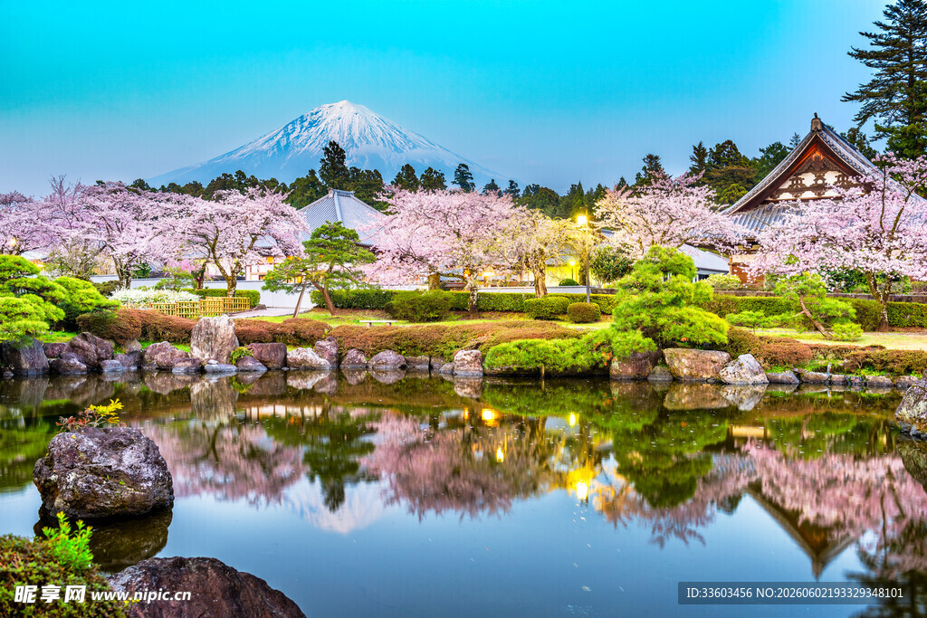 日式园林湖畔美景