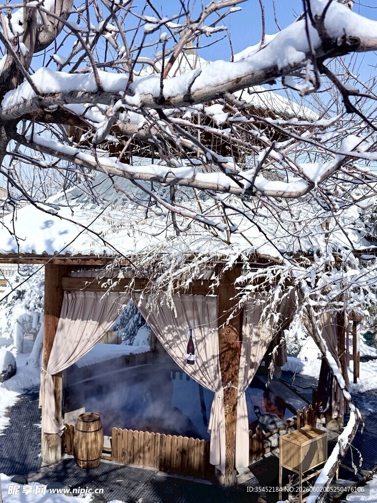 雪覆木屋
