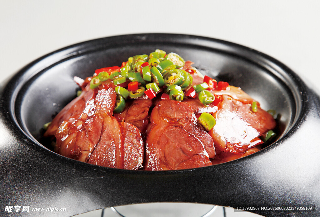 砂锅美味红烧牛肉