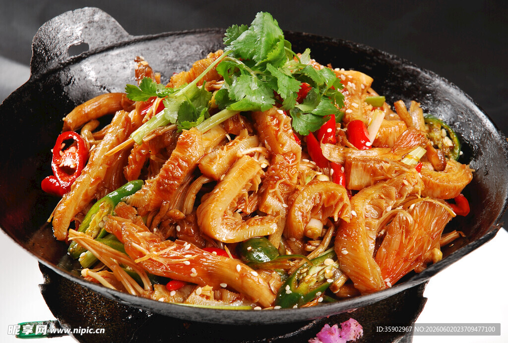 香辣干锅牛肉牛杂摄影图片