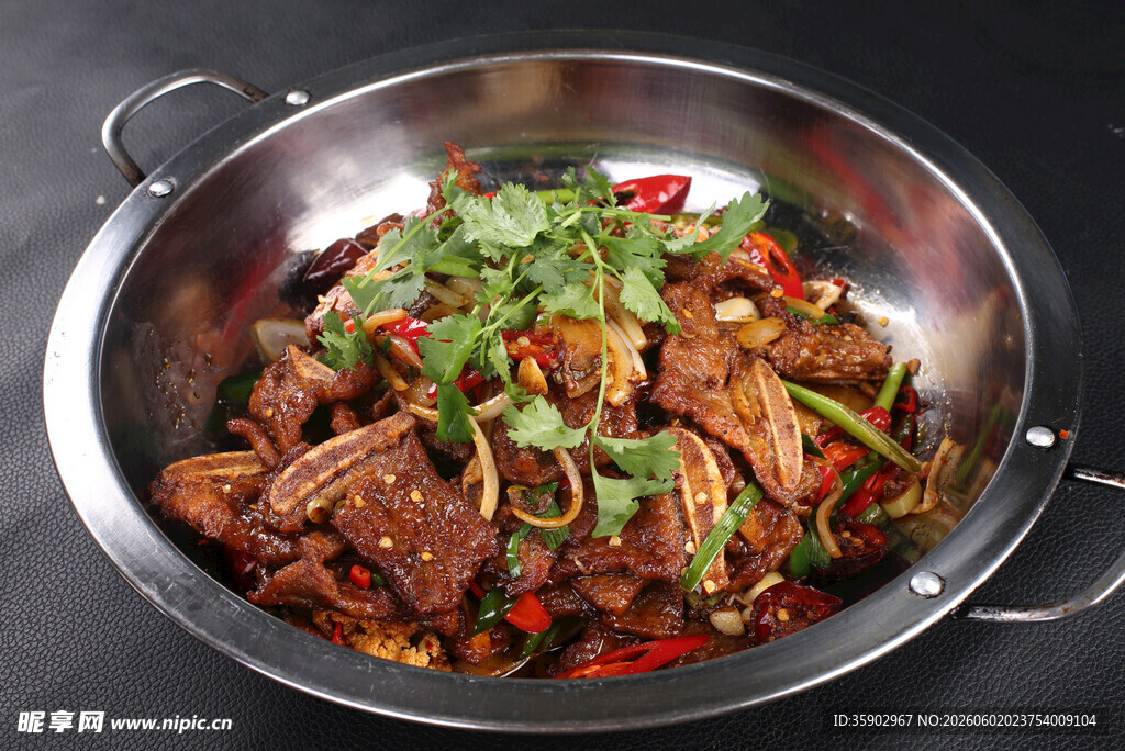 干锅牛肉摄影图片