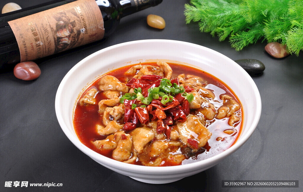 香辣水煮肉片诱人美食