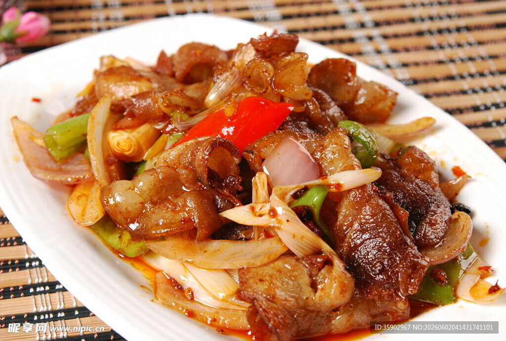 美味回锅肉摄影图