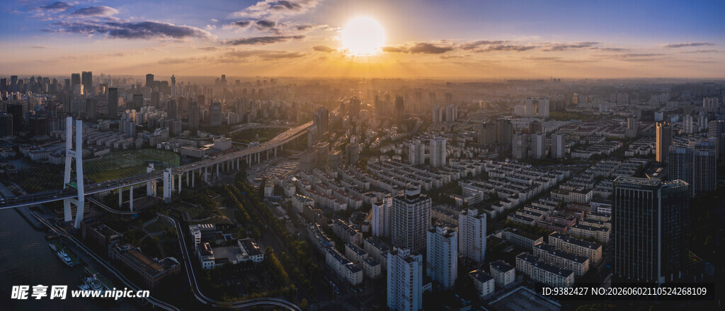 城市日出美景