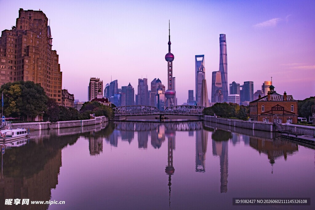 上海外滩黄昏美丽天际线