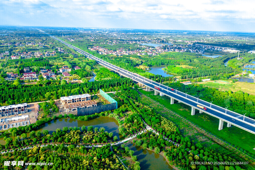 城郊风光桥梁公路穿绿景