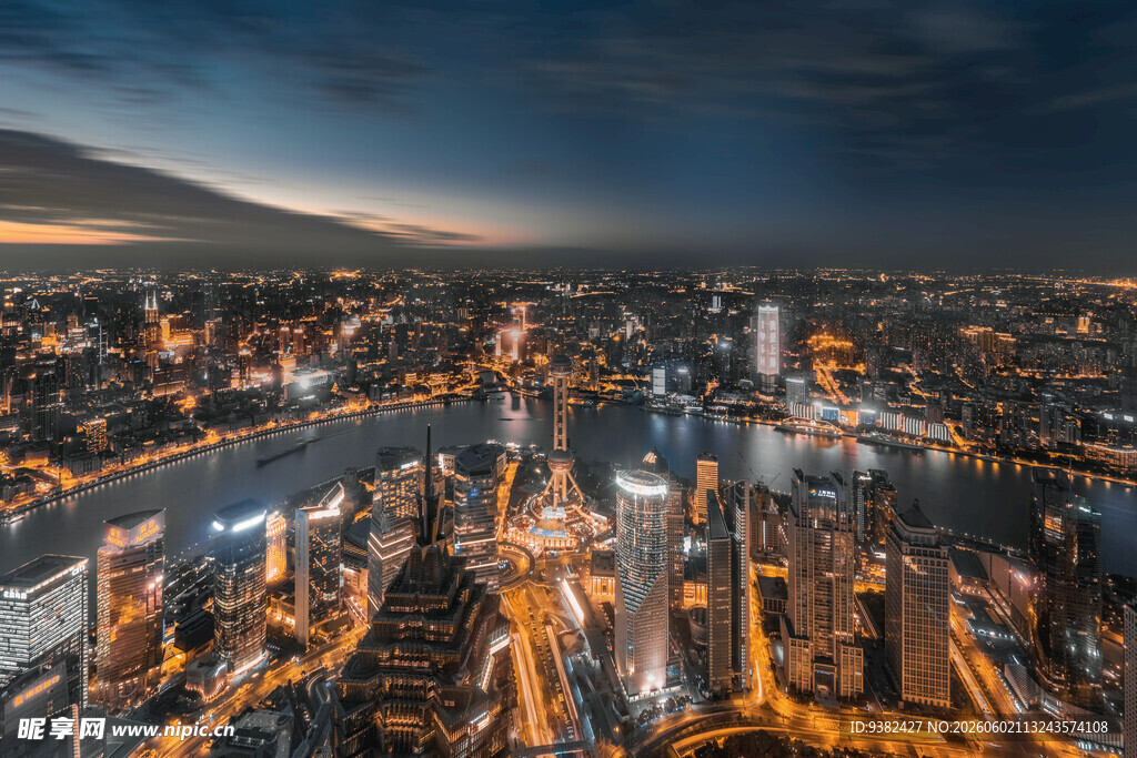城市璀璨夜景俯瞰图
