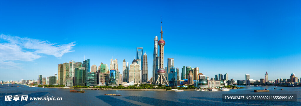 上海外滩现代城市天际线