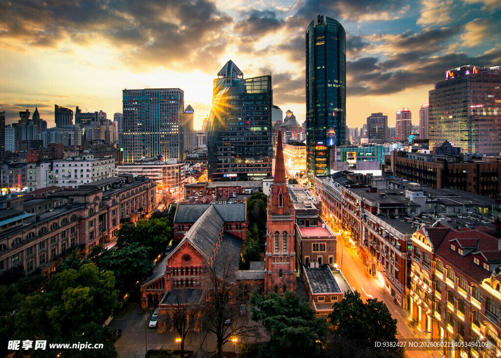 城市黄昏天际线壮丽景观
