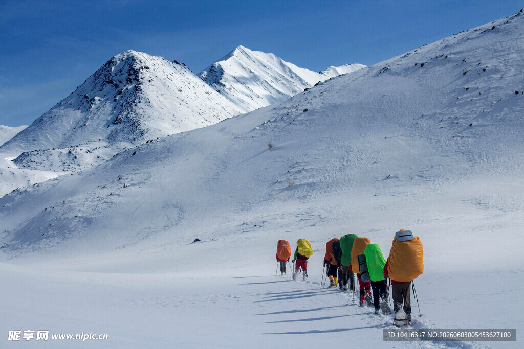 雪山登山队