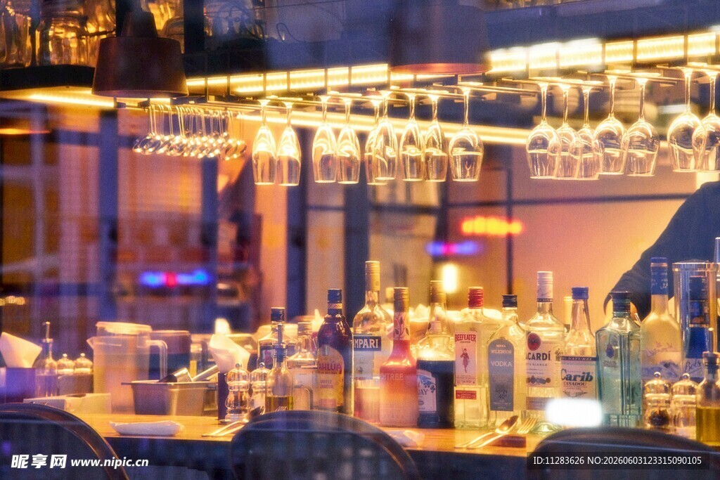 酒吧绚丽夜景