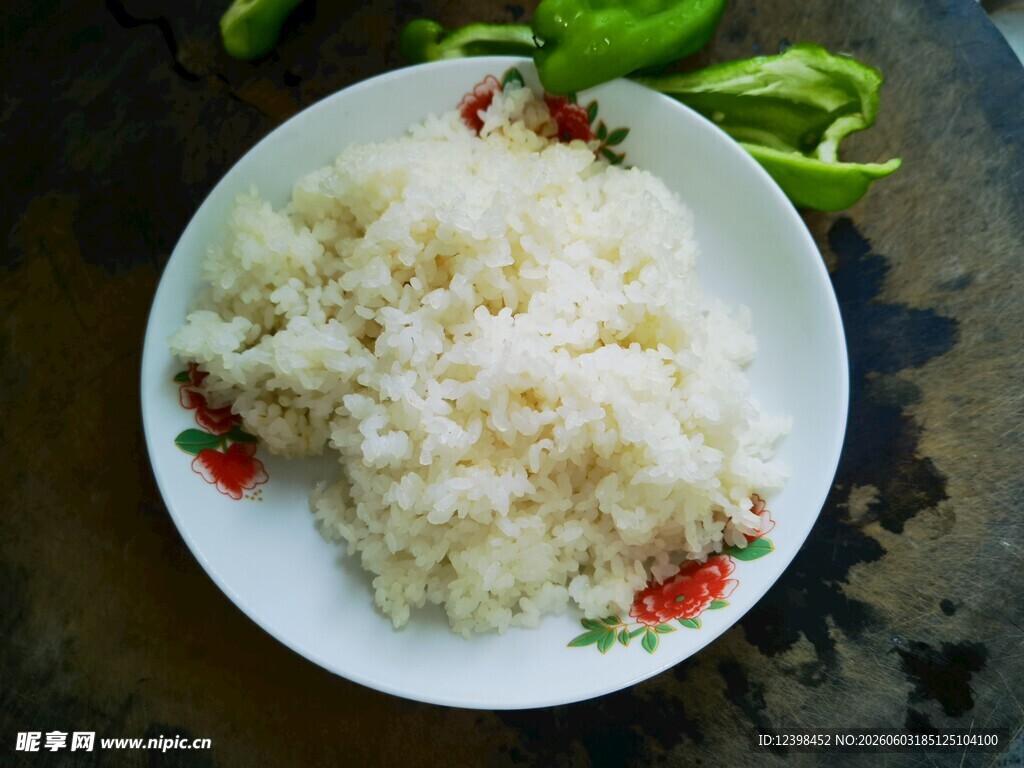 一盘白米饭