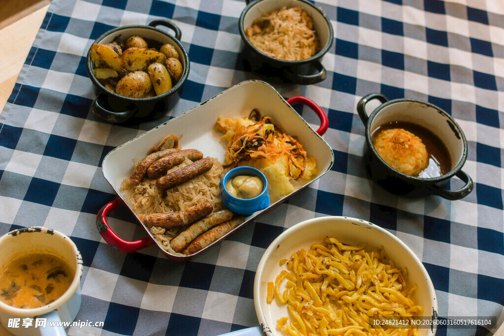 丰盛美味的多样餐食组合