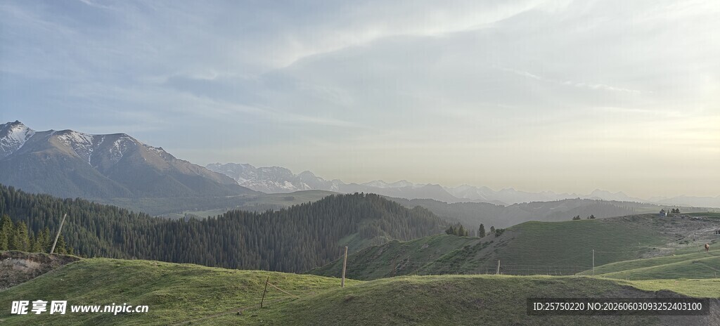 山间美景 开阔自然风光