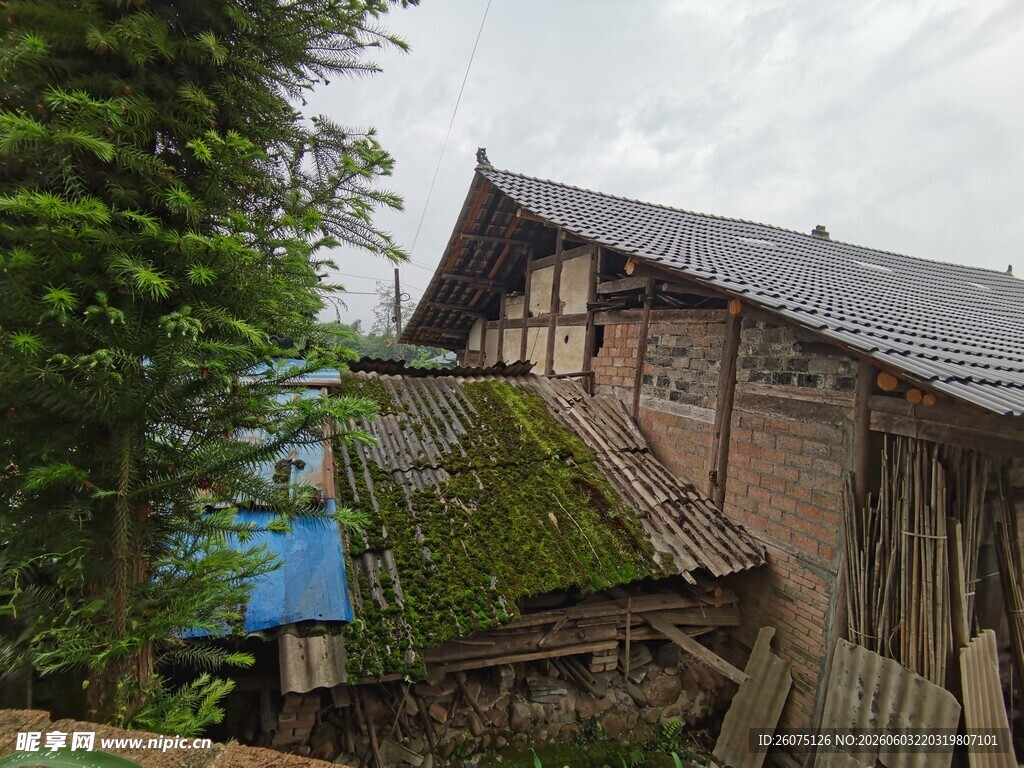 古朴乡村木屋景观