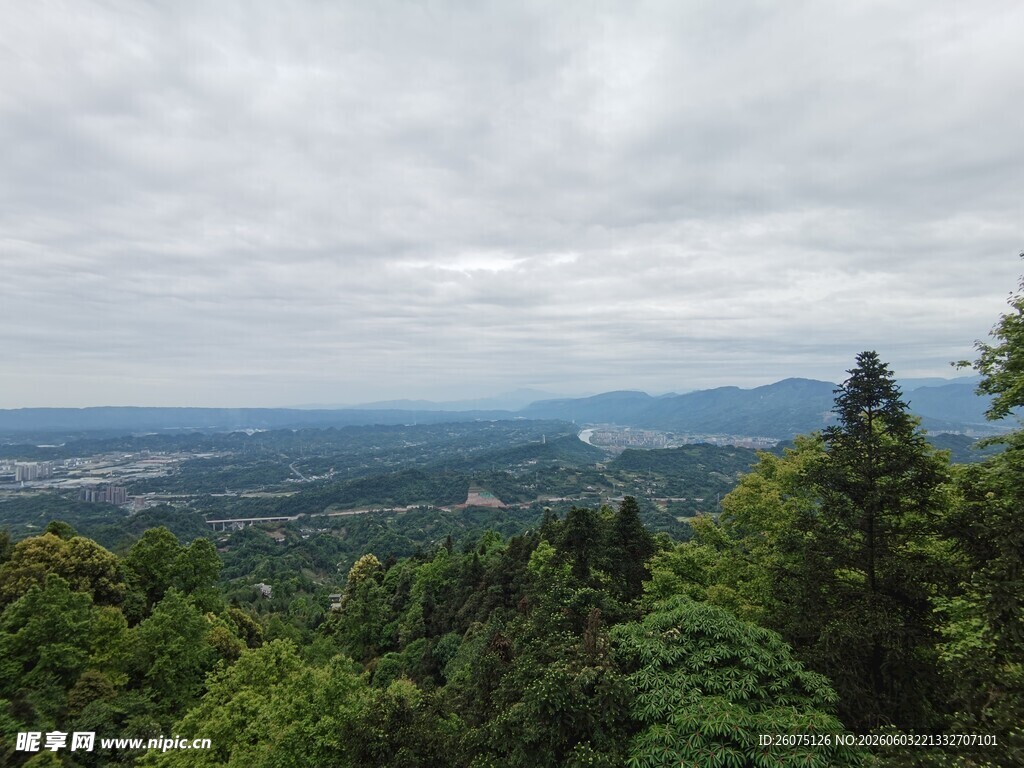 山林远眺美景