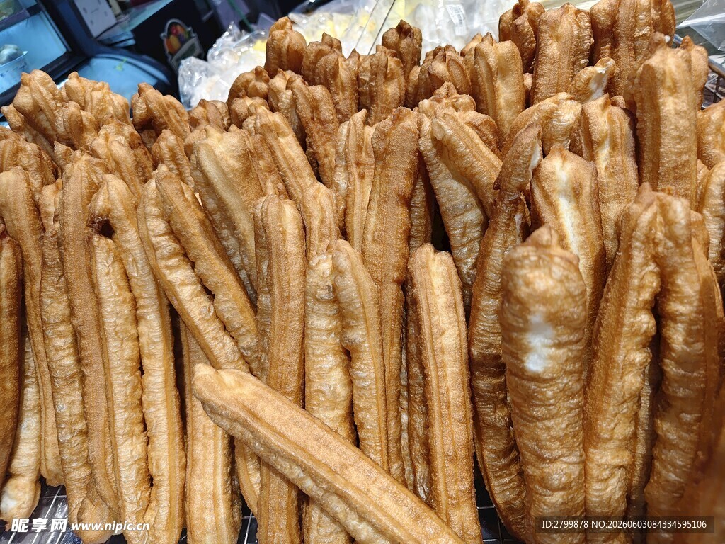 金黄酥脆的美味油条