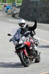 骑士公路骑行潇洒瞬间