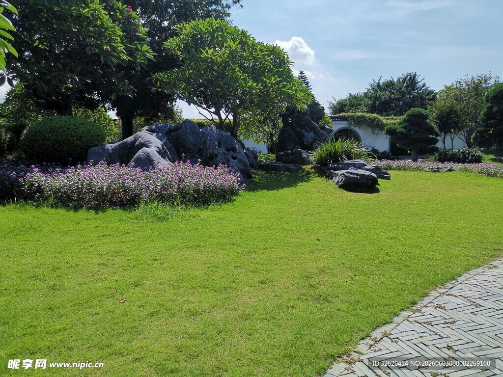 美丽花园草坪景观