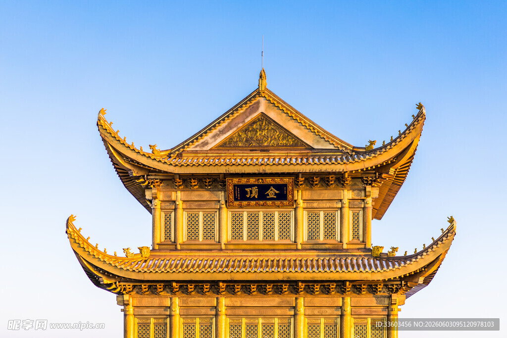 中式古建楼阁飞檐翘角